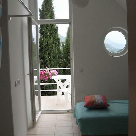 Mini Apartments Natasha Сутоморе Экстерьер фото
